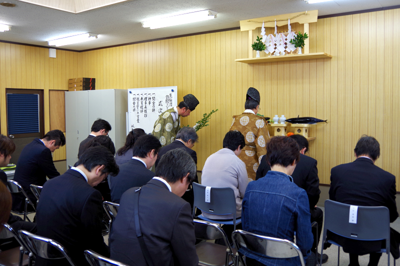 開所式での地鎮祭の様子