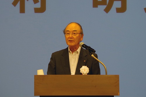 挨拶をする三村明夫日本商工会議所会頭