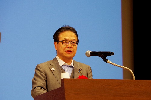 挨拶をする世耕弘成経済産業大臣
