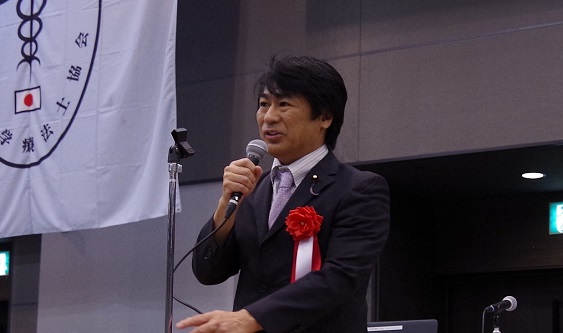 祝辞を述べる田村憲久前厚生労働大臣