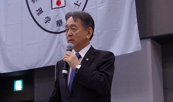 開会挨拶をする半田一登会長