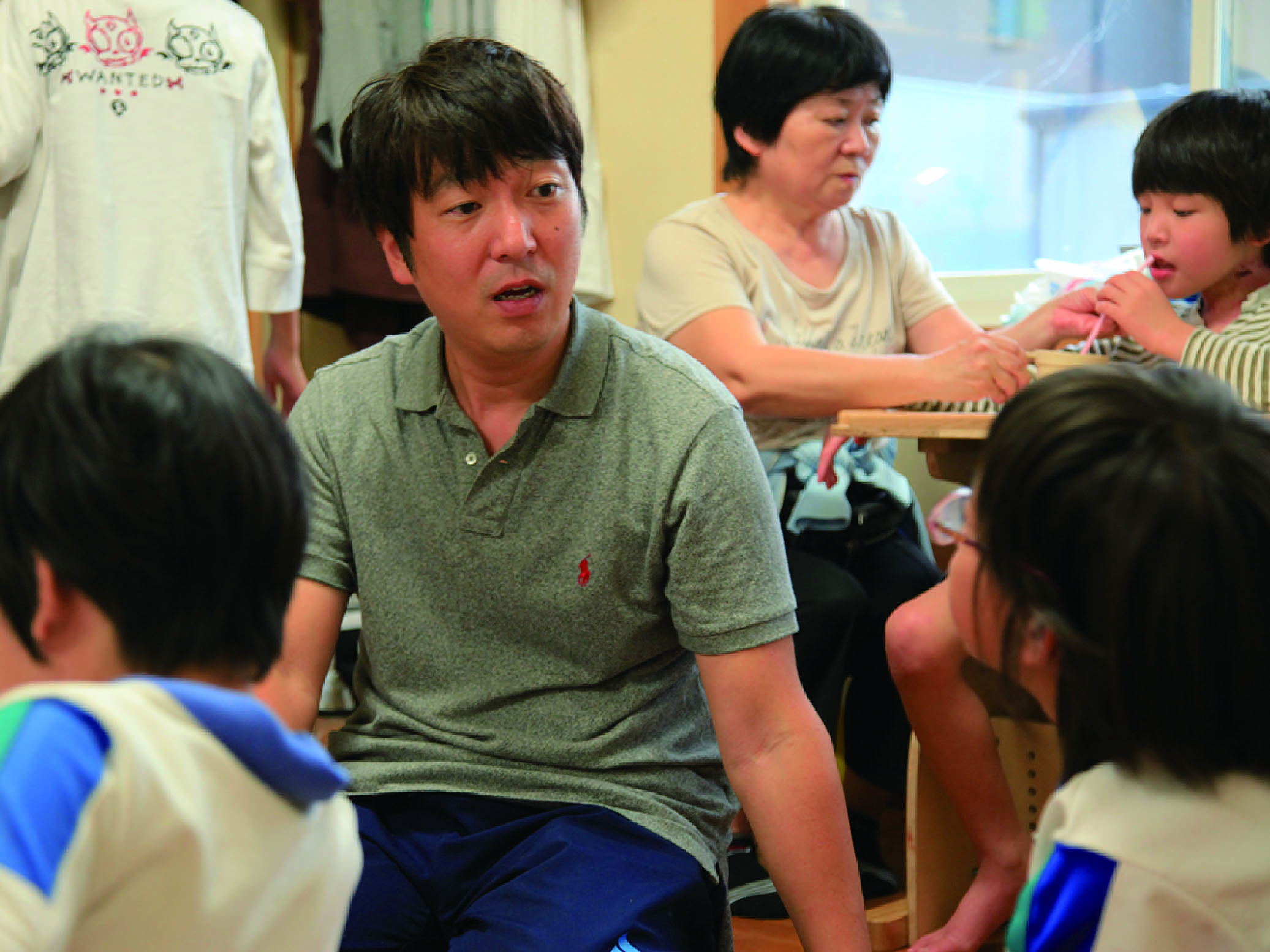 香川さん自身も率先して輪の中に入り、子供たちの状態把握に努めている。