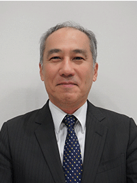 理事　内山靖