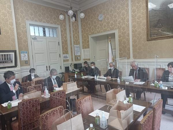 参議院自民党政策審議会の様子