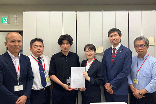 右から２番目：佐々木嘉光副会長、右：高橋哲也副会長