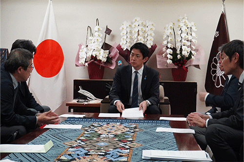 理解を示す小林鷹之政務調査会長