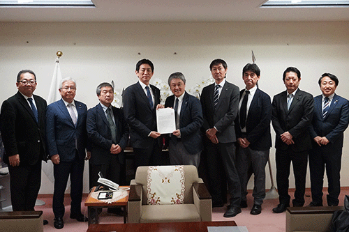 手交時の集合写真