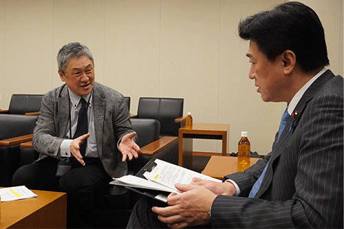木原稔官房長官へ要望を説明する斉藤秀之会長