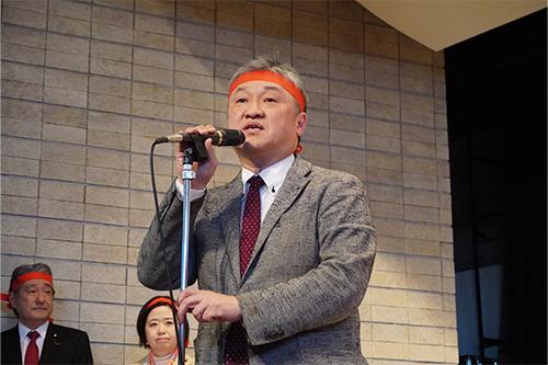 決意表明を述べる斉藤秀之会長