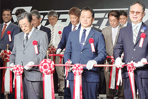 SPORTEC開会式でテープカットを行う斉藤秀之会長