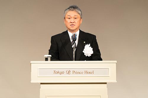 式辞を述べる斉藤秀之会長