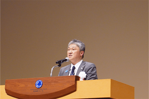 開会のあいさつを述べる斉藤秀之会長