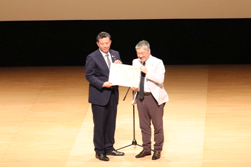 大会長への感謝状授与